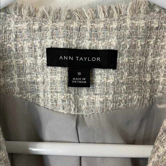 Ann Taylor Fringe Tweed Shawl Collar Blazer Light Gray & White Size 10 - Picture 2 of 7